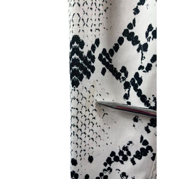 Savvi Fit Khali Python Snake Print 7/8 Leggings High Rise White Black Medium - Picture 10 of 10